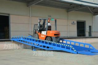 登車橋2（登車橋卸貨平臺）